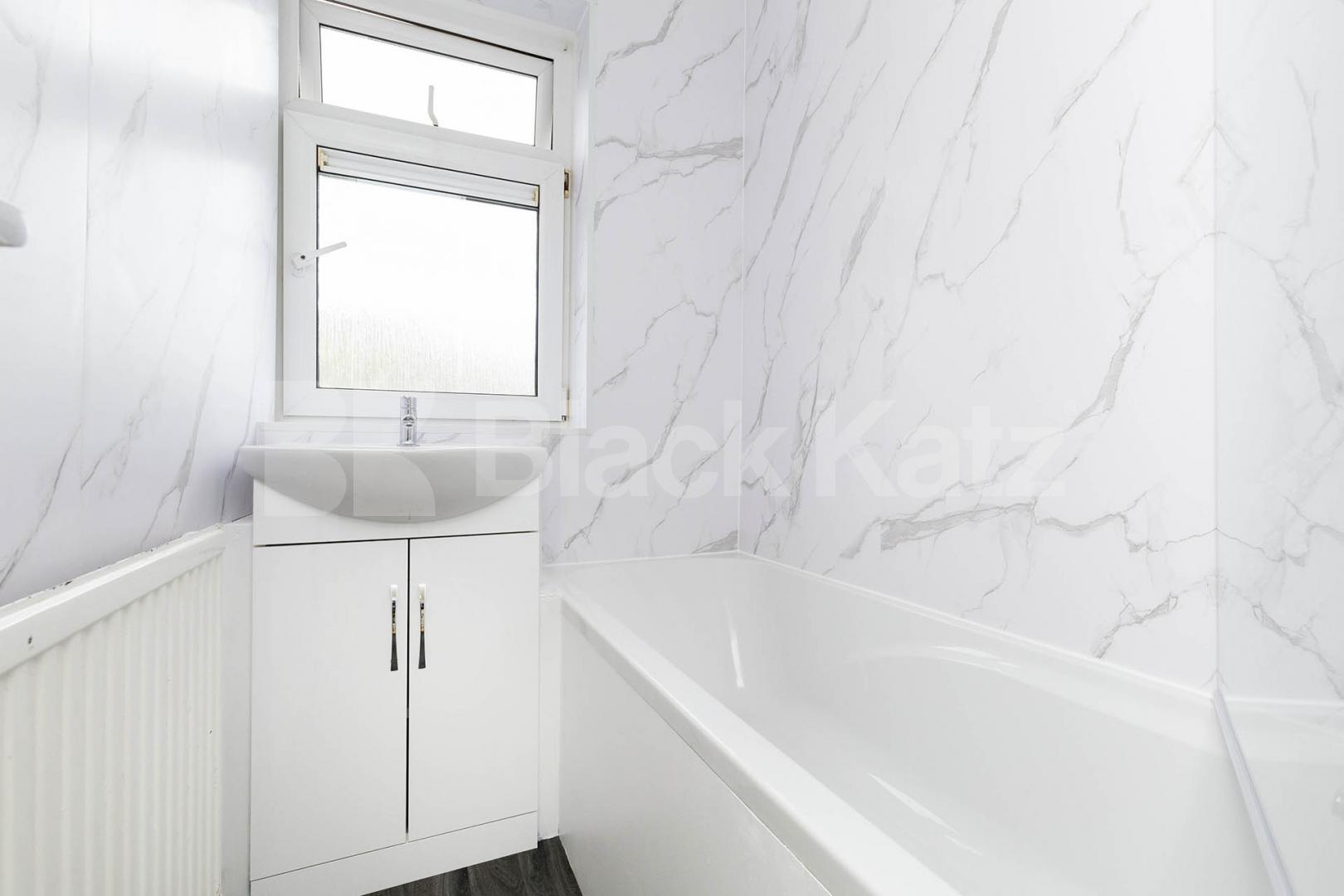 			4 Bedroom, 1 bath, 1 reception Apartment			 Hilldrop Road, Tufnell Park 